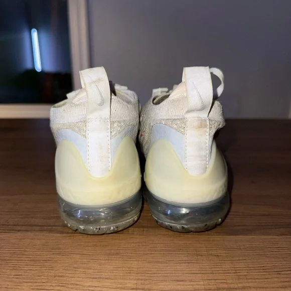 Nike Flyknit VaporMax Sneakers in White and Light Gray - Picture 4 of 6